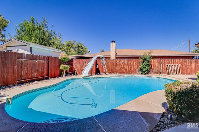 2101 S Julian Avenue, Bakersfield, CA 93304
