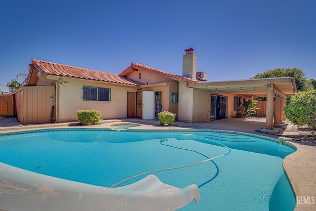 2101 S Julian Avenue, Bakersfield, CA 93304