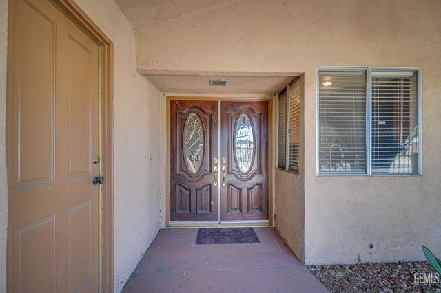2101 S Julian Avenue, Bakersfield, CA 93304
