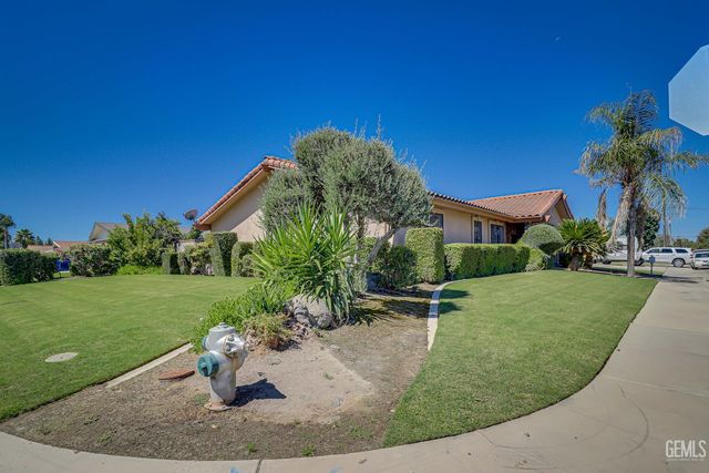 2101 S Julian Avenue, Bakersfield, CA 93304