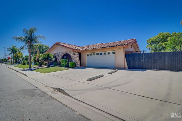 2101 S Julian Avenue, Bakersfield, CA 93304