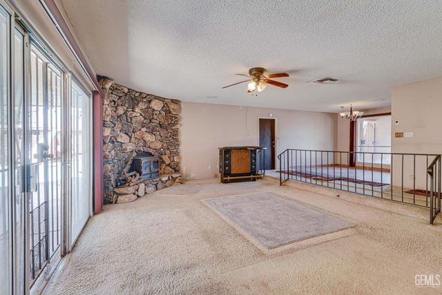 2101 S Julian Avenue, Bakersfield, CA 93304