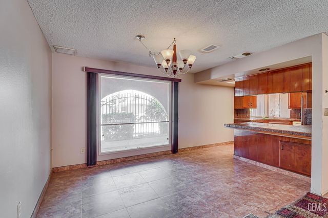 2101 S Julian Avenue, Bakersfield, CA 93304