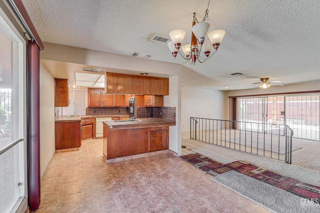 2101 S Julian Avenue, Bakersfield, CA 93304