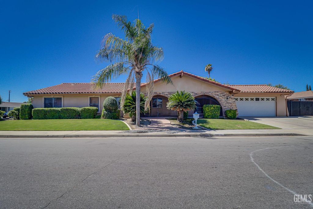 2101 S Julian Avenue, Bakersfield, CA 93304