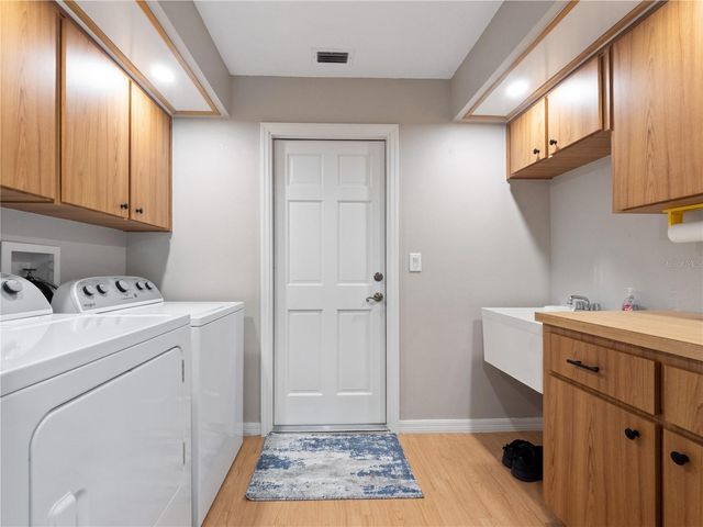 21821 KING JOHN STREET, Leesburg, FL 34748