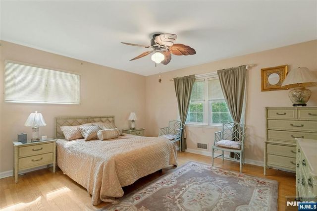 10-01 Plymouth Drive, Fair Lawn, NJ 07410