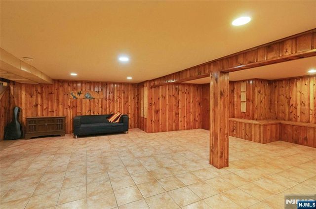 10-01 Plymouth Drive, Fair Lawn, NJ 07410