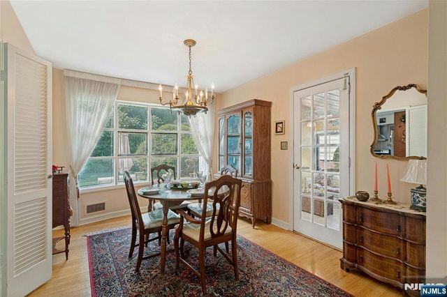 10-01 Plymouth Drive, Fair Lawn, NJ 07410