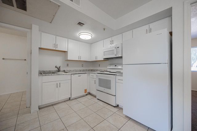 16033 N 25th Street Apt 102, Phoenix, AZ 85032