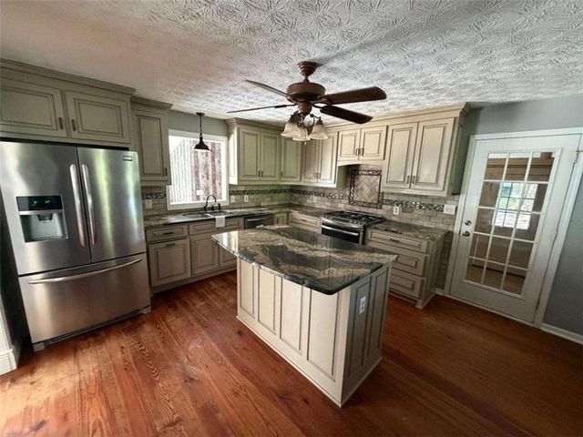 75 Price Drive, Locust Grove, GA 30248