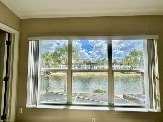 996 Hampton CIR 71, Naples, FL 34105