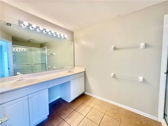 996 Hampton CIR 71, Naples, FL 34105