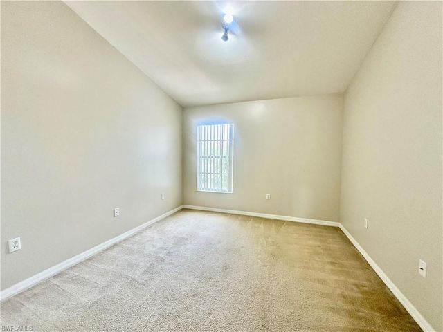 996 Hampton CIR 71, Naples, FL 34105