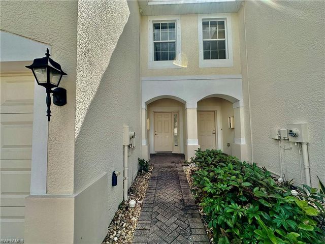 996 Hampton CIR 71, Naples, FL 34105