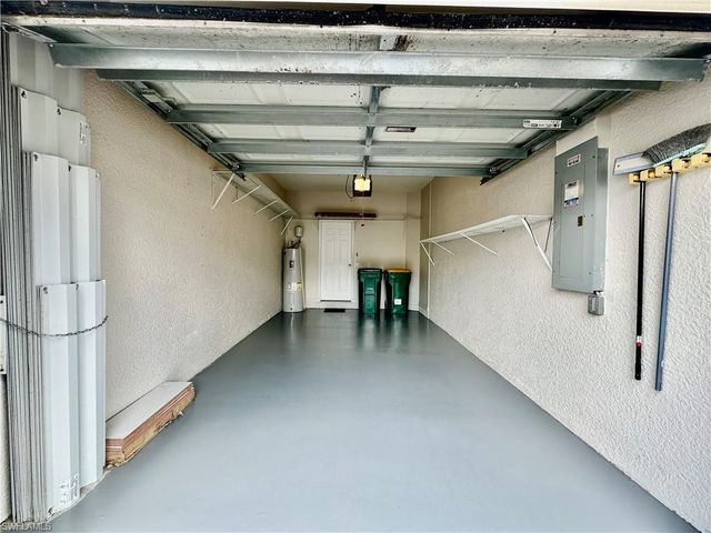 996 Hampton CIR 71, Naples, FL 34105