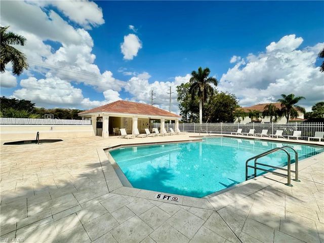 996 Hampton CIR 71, Naples, FL 34105