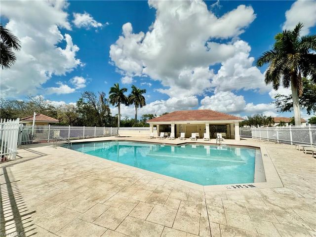 996 Hampton CIR 71, Naples, FL 34105