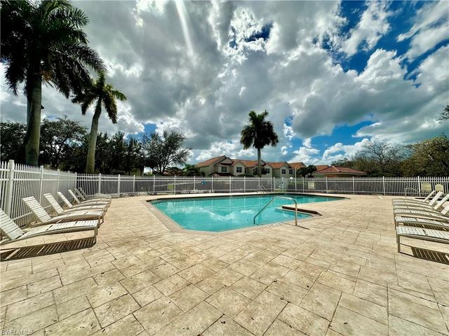 996 Hampton CIR 71, Naples, FL 34105