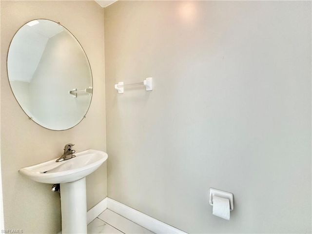 996 Hampton CIR 71, Naples, FL 34105