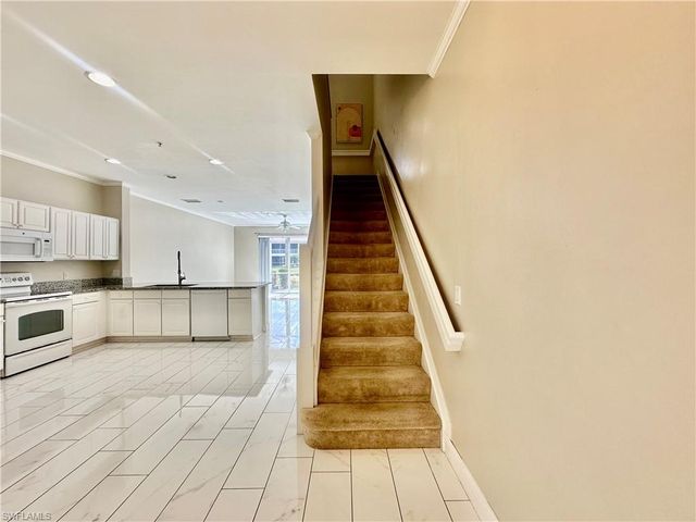 996 Hampton CIR 71, Naples, FL 34105