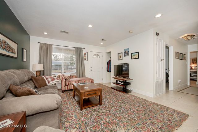 407 Holly Road, Ocean Springs, MS 39564