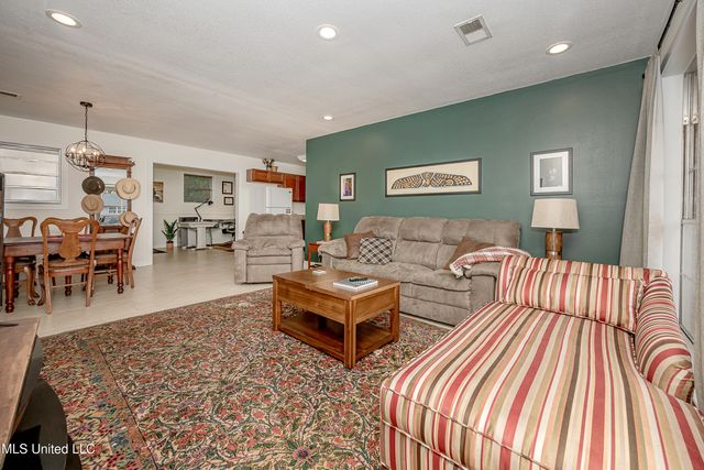 407 Holly Road, Ocean Springs, MS 39564