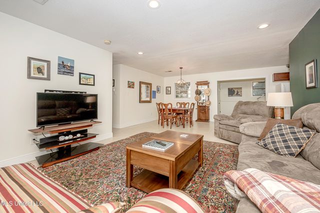 407 Holly Road, Ocean Springs, MS 39564