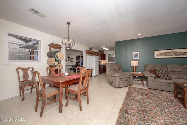 407 Holly Road, Ocean Springs, MS 39564