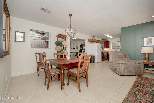 407 Holly Road, Ocean Springs, MS 39564