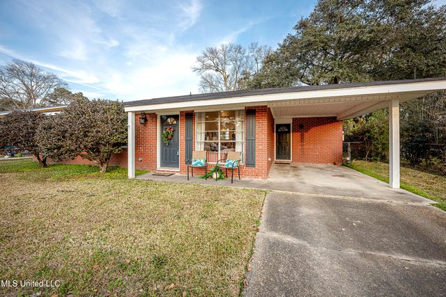 407 Holly Road, Ocean Springs, MS 39564