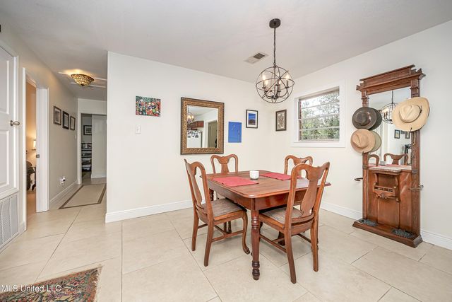 407 Holly Road, Ocean Springs, MS 39564