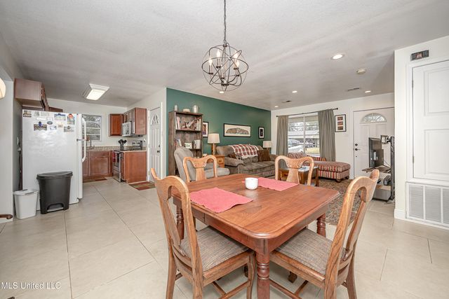 407 Holly Road, Ocean Springs, MS 39564
