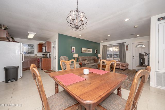 407 Holly Road, Ocean Springs, MS 39564