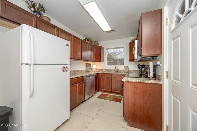 407 Holly Road, Ocean Springs, MS 39564