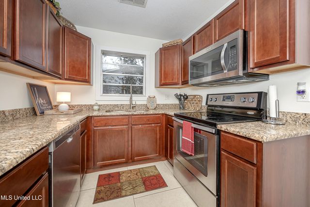 407 Holly Road, Ocean Springs, MS 39564