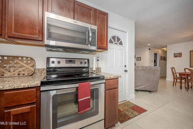 407 Holly Road, Ocean Springs, MS 39564