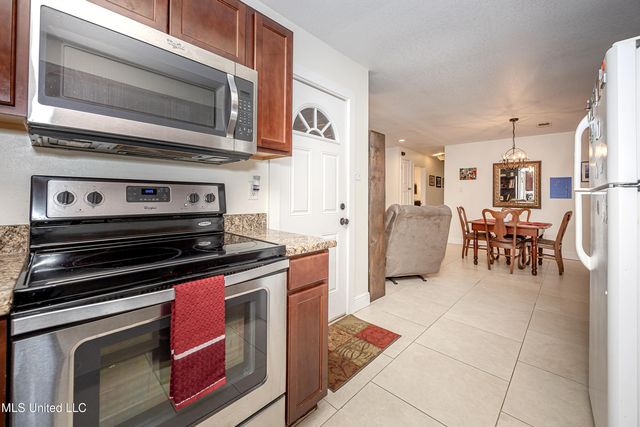 407 Holly Road, Ocean Springs, MS 39564