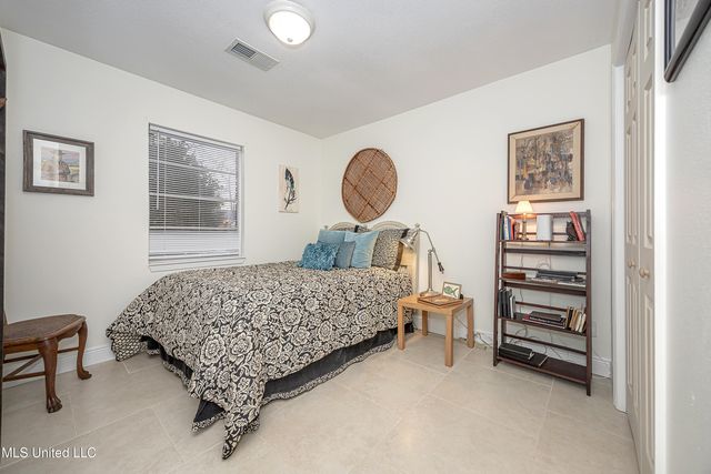 407 Holly Road, Ocean Springs, MS 39564