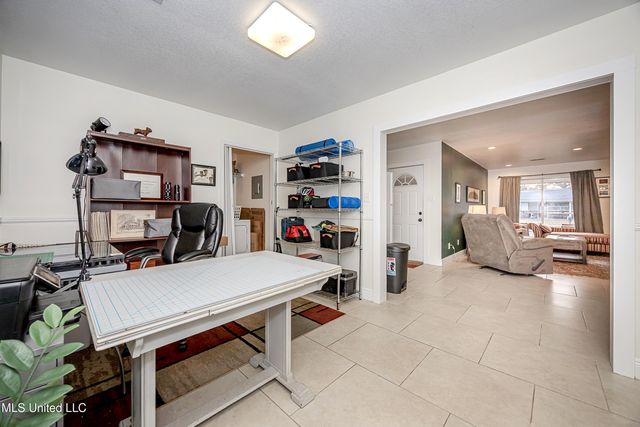 407 Holly Road, Ocean Springs, MS 39564