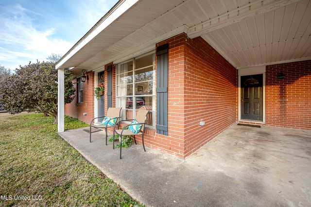 407 Holly Road, Ocean Springs, MS 39564