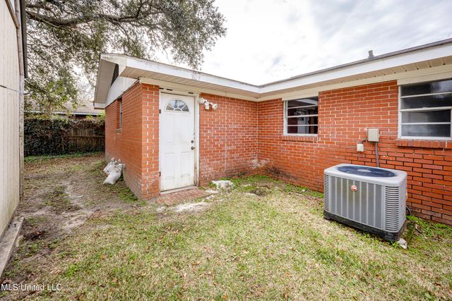 407 Holly Road, Ocean Springs, MS 39564