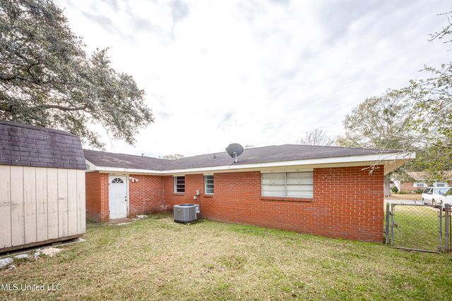 407 Holly Road, Ocean Springs, MS 39564