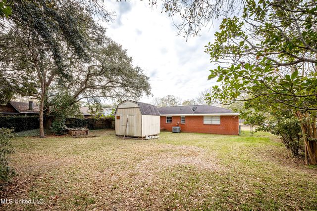 407 Holly Road, Ocean Springs, MS 39564