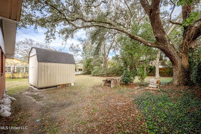 407 Holly Road, Ocean Springs, MS 39564