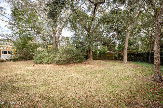407 Holly Road, Ocean Springs, MS 39564
