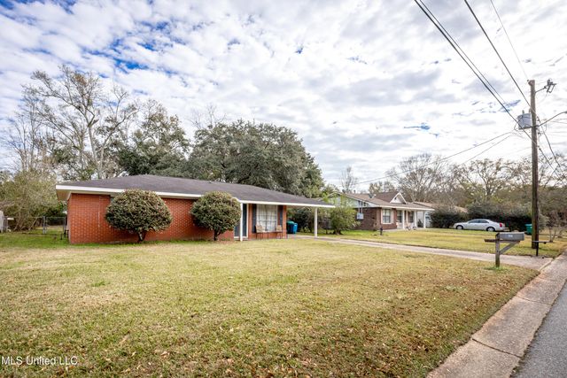 407 Holly Road, Ocean Springs, MS 39564