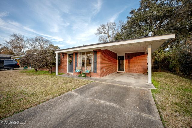 407 Holly Road, Ocean Springs, MS 39564