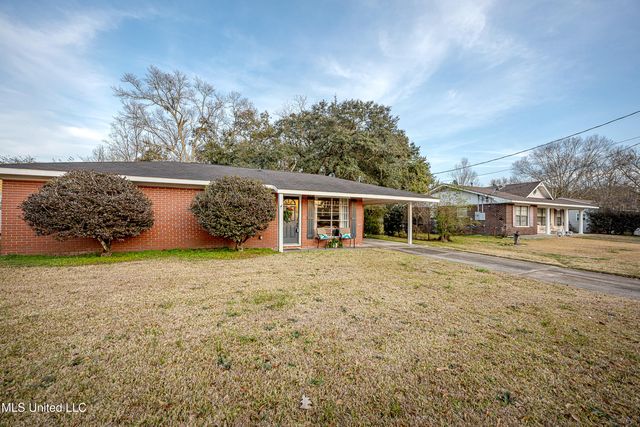 407 Holly Road, Ocean Springs, MS 39564