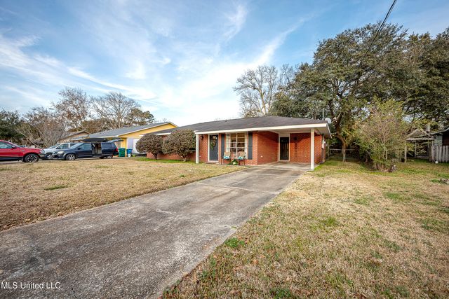 407 Holly Road, Ocean Springs, MS 39564